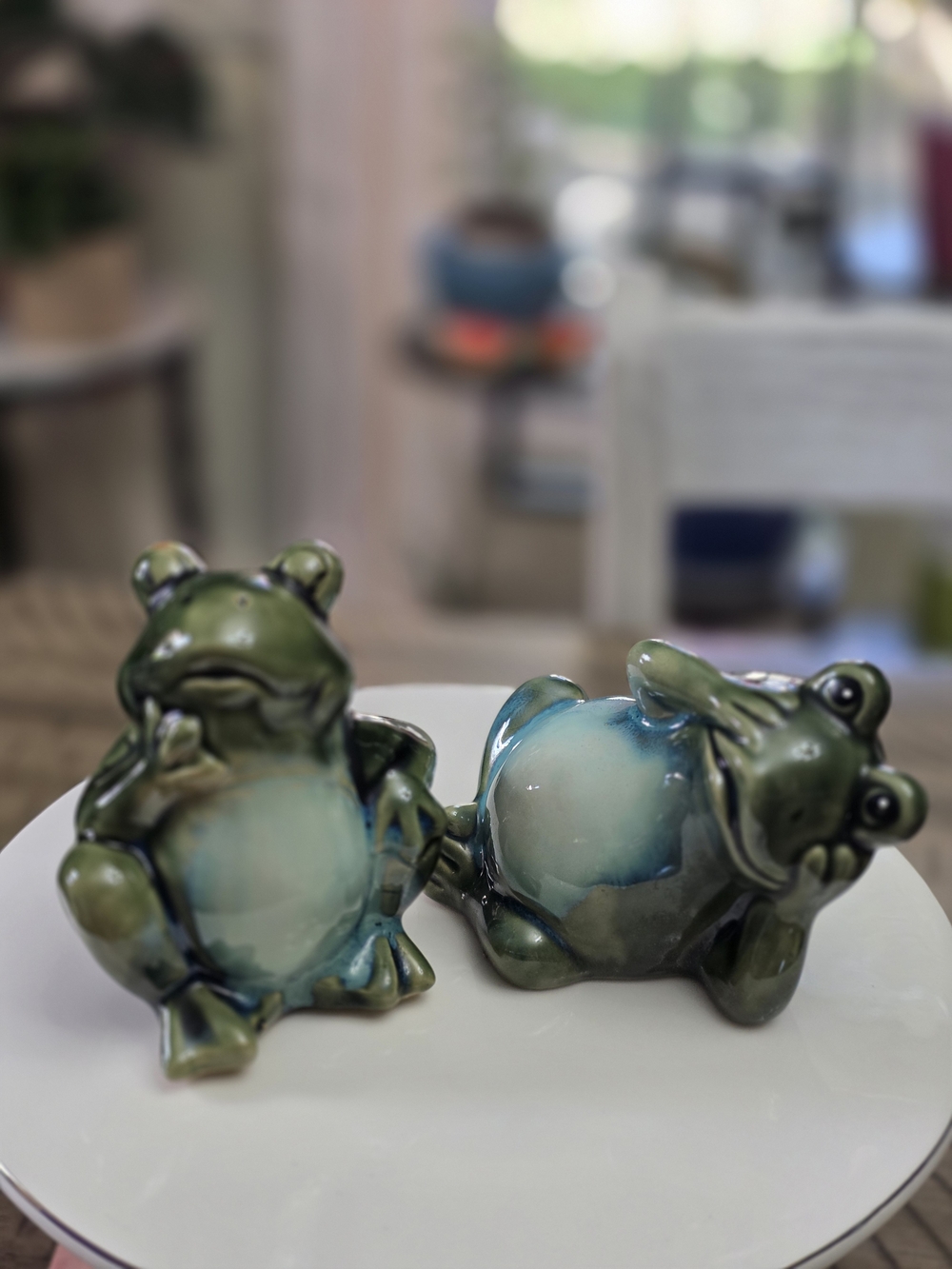 Green Ceramic Frog Figurines - Decorative Home Art